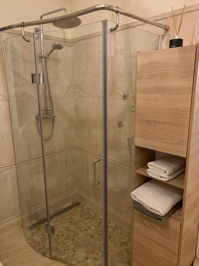 Uroczy Apartament Z Patio 슈체친 외부 사진